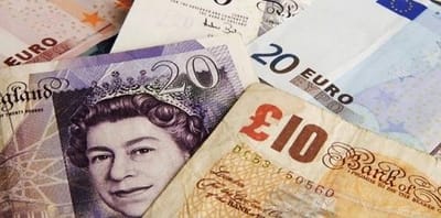 Une jeune britannique vole plus de livres sterling a son patron pour jouer